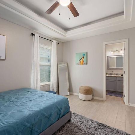 Cozy 3 Bed 2 Bath Apartment, Near Shopping Plazas, Expressway And Free Parking エディンバーグ エクステリア 写真