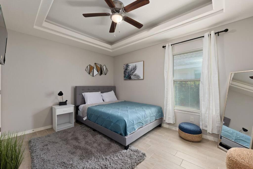 Cozy 3 Bed 2 Bath Apartment, Near Shopping Plazas, Expressway And Free Parking エディンバーグ エクステリア 写真