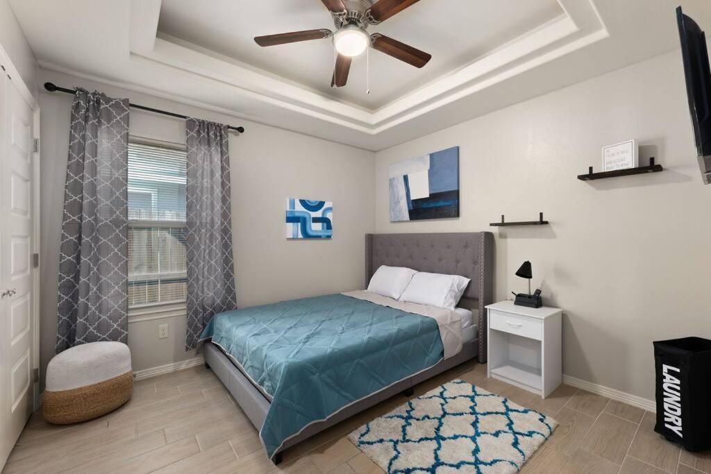 Cozy 3 Bed 2 Bath Apartment, Near Shopping Plazas, Expressway And Free Parking エディンバーグ エクステリア 写真