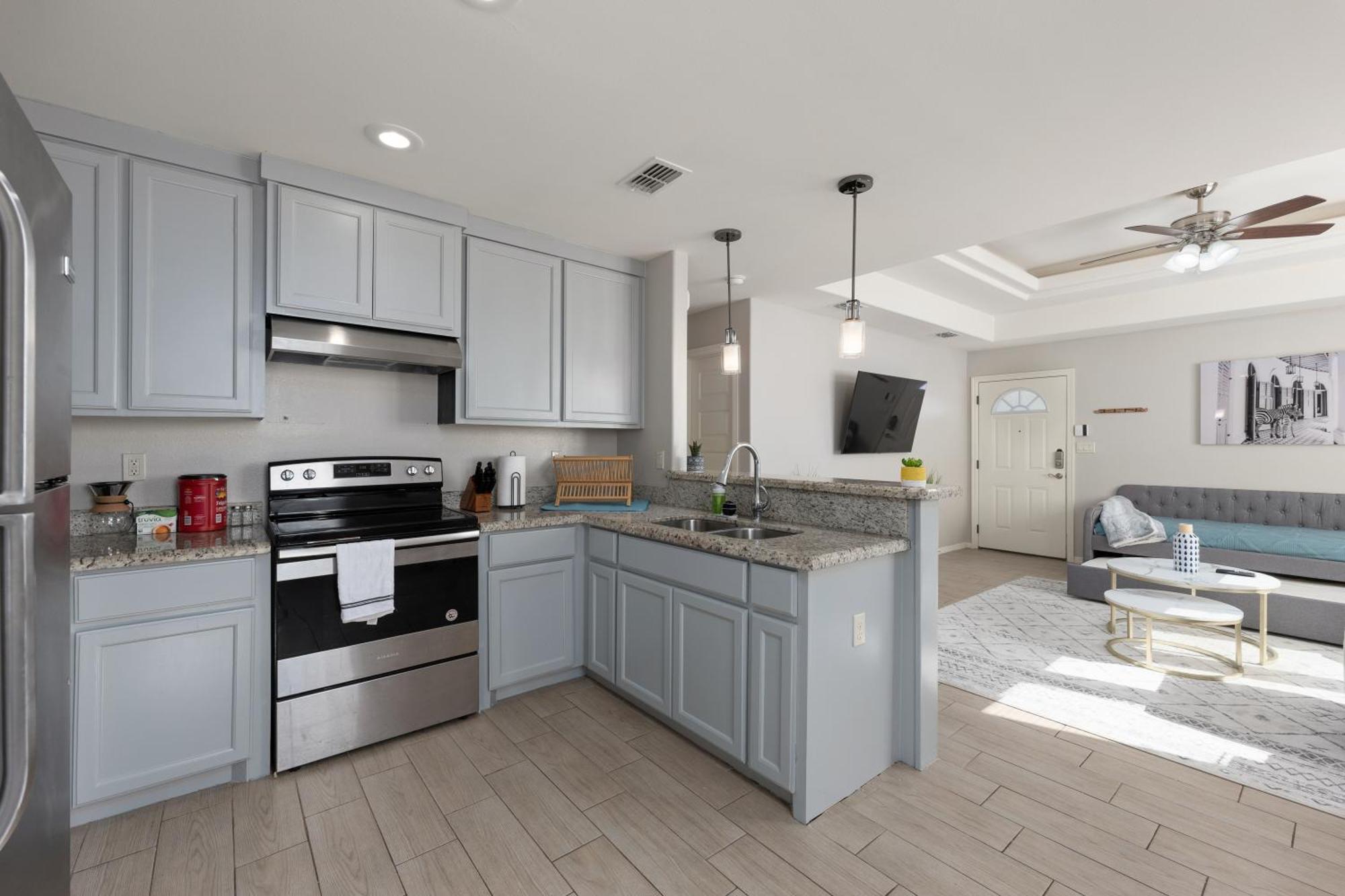 Cozy 3 Bed 2 Bath Apartment, Near Shopping Plazas, Expressway And Free Parking エディンバーグ エクステリア 写真